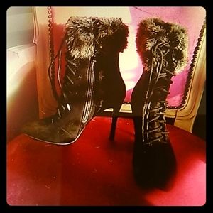 Boots zippered side laced fur top tan